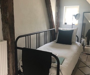 Værelse *[ROOM FOR RENT IN SHARED APARTMENT IN THE CITY CENTER]*