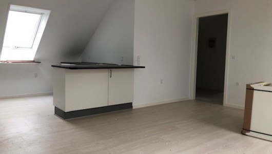 Lejlighed 3 værelses lejlighed med nyt køkken i alrummet