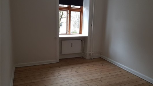 Værelse A lovely, freshly painted room available for long-term rent from February 1st on Amager.