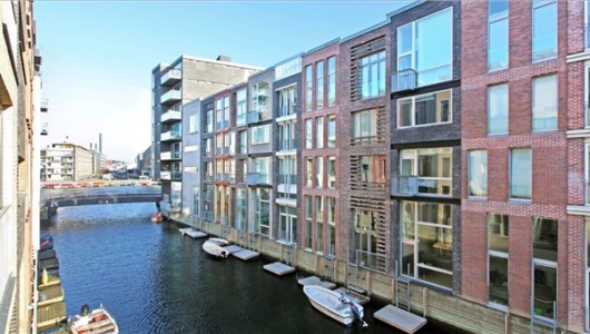 Lejlighed Populært kanalhus med direkte adgang til vandet og egen bådplads!