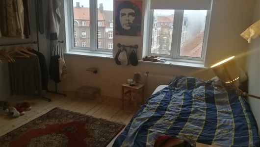 Værelse Stort værelse i 3-værelses lejlighed i Aalborg Centrum