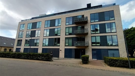 Lejlighed A modern and bright 95 m2 four room apartment from 2005 with a balcony and a basement parking in Bohlendachsvej at Holmen - Christianshavn
