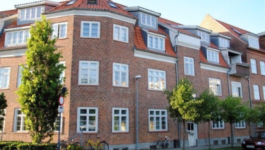 Lejlighed Centralt beliggende 2-værelses lejlighed med altan og fælles terrasse