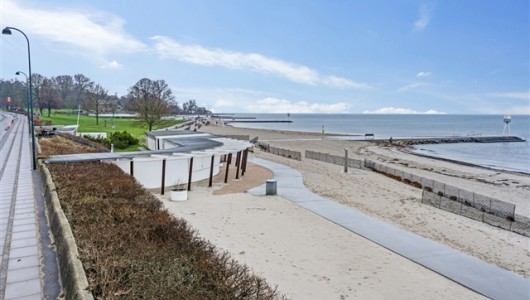 Lejlighed Fantastisk lejlighed overfor Bellevue med 50 m2 tagterrasse