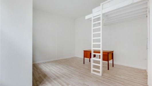 Lejlighed Hyggelig lejlighed med hems. Lejlighed Hyggelig lejlighed med hems.