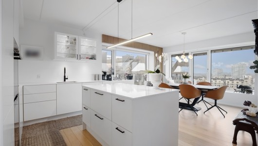 Lejlighed Moderne lejlighed med to altaner og privat parkeringsplads