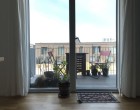 Værelse Nice sunny room with access to balcony