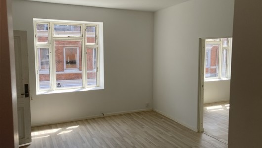 Lejlighed Nyrenoveret moderne lejlighed i Stege 100 m2, Beliggenhed central
