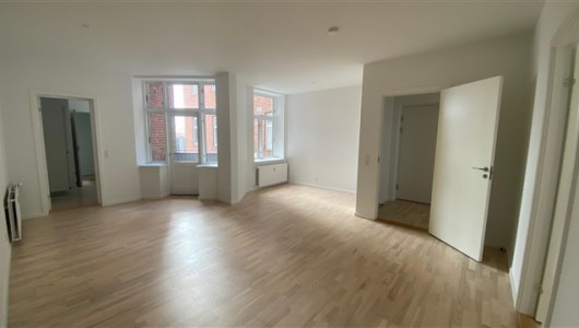 Lejlighed Super flot og stor lejlighed med central placering