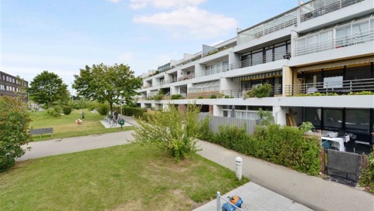Lejlighed Billig lejlighed i moderne terrasse byggeri