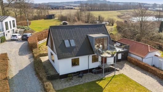 Hus/villa Charmerende villa med udsigt til Søndersø i Viborg