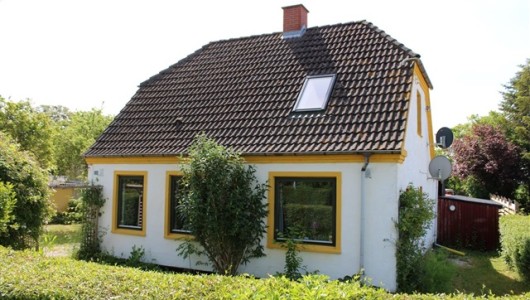 Hus/villa Fin villa med stor flot have