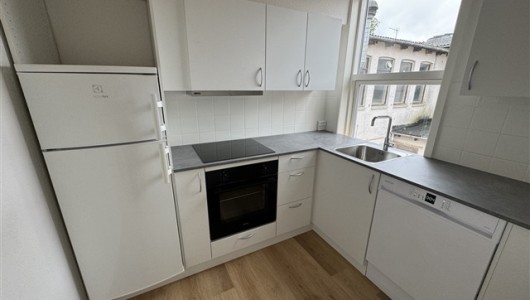 Lejlighed Jernbanegade, 60 m2, 2 værelser, 4.500 kr. Lejlighed Jernbanegade, 60 m2, 2 værelser, 4.500 kr.