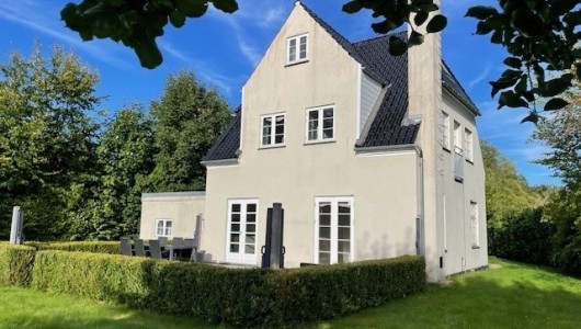 Hus/villa Skøn familievilla til leje med stor have, tæt på skoler og station