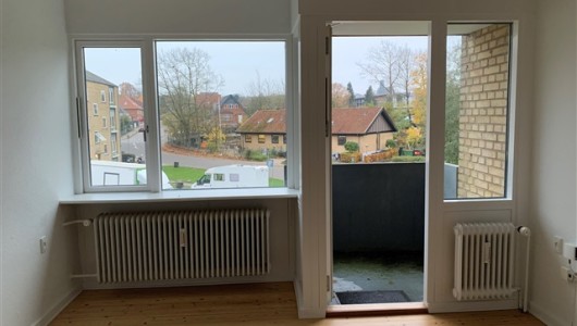 Lejlighed Super 1 værelses - med en dejlig altan! Lejlighed Super 1 værelses - med en dejlig altan!