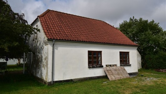 Hus/villa Hvidkalket parcelhus i landlige omgivelser