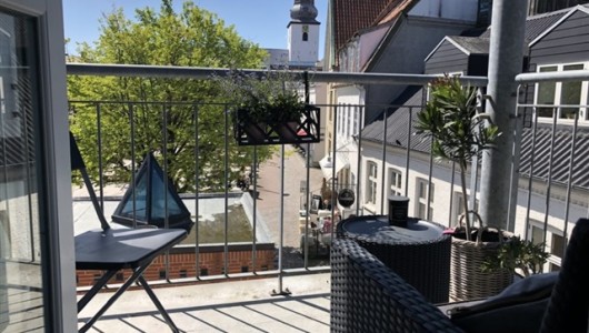 Lejlighed Lejlighed med sydvendt altan og skøn udsigt over C. W. Obels Plads