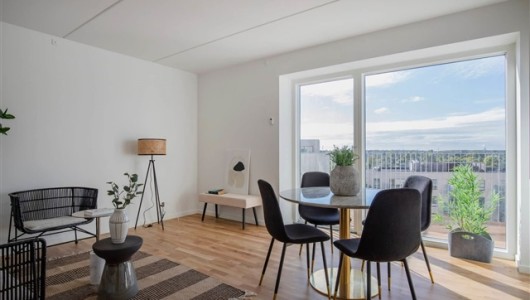 Lejlighed Lyskær, 83 m2, 3 værelser, 12.800 kr.