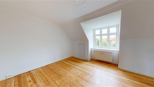 Lejlighed Moderne tagbolig i Charlottenlund!