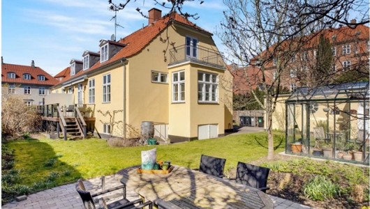 Lejlighed Skønne 218m2 hus på Frederiksberg