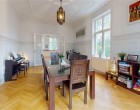 Hus/villa **Stilfuld Klassisk Villa med tårn – Skøn lukket Have og Ideel Beliggenhed tæt på sø**