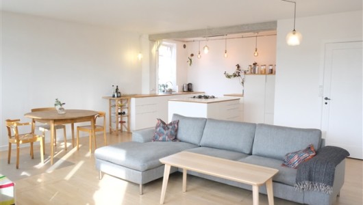 Lejlighed Sunlit, spacious, fully furnished apartment in the heart of Nørrebro