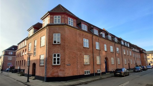 Lejlighed 3 værelses lejlighed med stor gårdhave