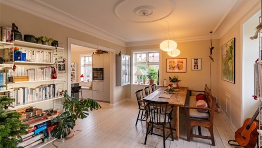 Lejlighed 5 værelser for 20.000 kr. pr. måned Lejlighed 5 værelser for 20.000 kr. pr. måned