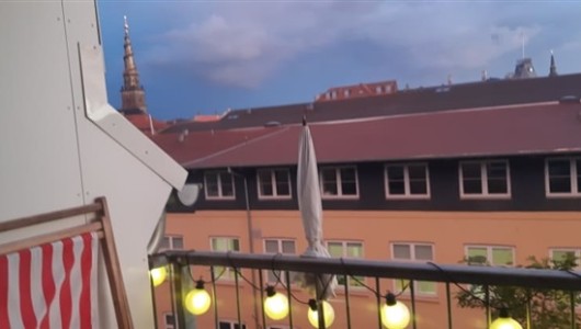 Værelse Beautiful room with balcony & canal view – Christianshavn