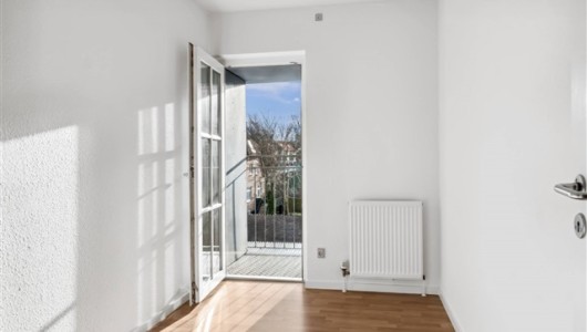 Lejlighed Charmerende og moderne bolig med altan Lejlighed Charmerende og moderne bolig med altan