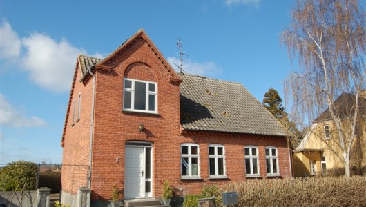 Hus/villa Dejlig villa med ugenert have. Hus/villa Dejlig villa med ugenert have.