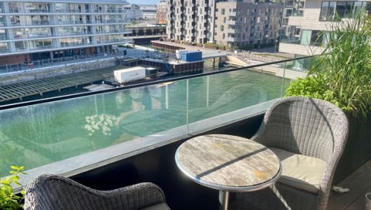 Lejlighed Eksklusiv lejelejlighed med to altaner og udsigt til vand på bilfri ø