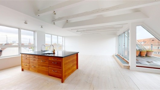 Lejlighed Eksklusiv penthouse-lejlighed på Ordrupvej – 189 m² på to etager med udsigt, altaner og snedkerkøkken.
