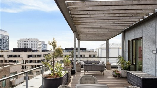 Lejlighed Eksklusiv penthouselejlighed i to plan med 69 m2 tagterrasse Lejlighed Eksklusiv penthouselejlighed i to plan med 69 m2 tagterrasse