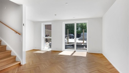 Lejlighed Fantastic new terrace house in Hellerup with 3+ extra bedroom in lower level