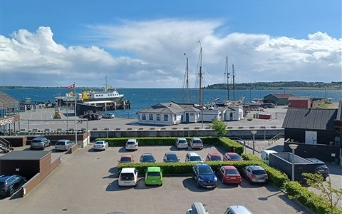 Lejlighed Helt igennem renoveret, 3-værelseslejlighed med top beliggenhed