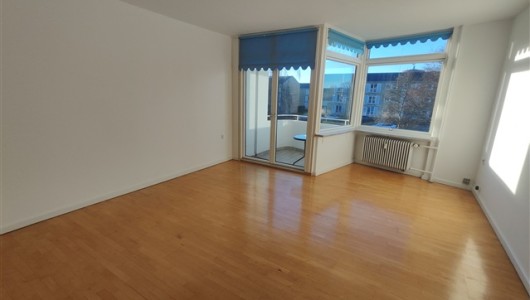 Lejlighed KORTTIDSLEJE. Dejlig lys og særdeles veludnyttet 2-værelses med sydvestvendt altan!