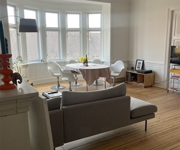 Værelse Looking for roommate for short-term (m/f/d) – Spacious 150m² flat
