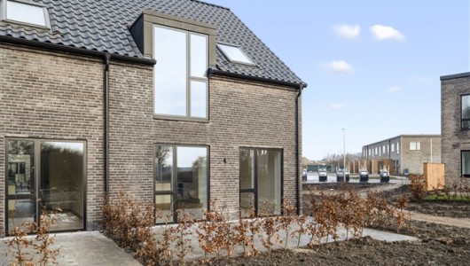 Hus/villa Nyopført rækkehus i Nærheden, Hedehusene