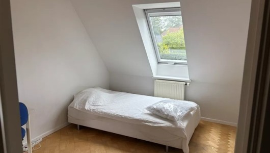 Værelse Pendler? Værelse udlejes til kvindelig pendler. Værelse Pendler? Værelse udlejes til kvindelig pendler.