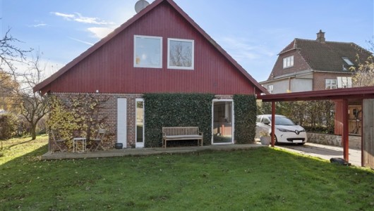 Hus/villa Rummelig og moderniseret familievilla