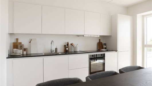 Lejlighed Skøn og veludnyttet 5-værelses lejlighed med lyst køkken-alrum, god planløsning og stor altan ud til gården - Ingen bindingsperiode!