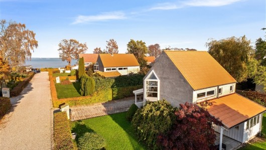 Hus/villa Skøn villa ved vandet
