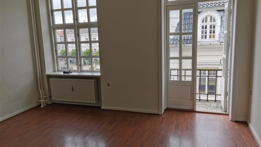 Lejlighed Stor 5 vær. lejlighed – med altan – Attraktiv placering Lejlighed Stor 5 vær. lejlighed – med altan – Attraktiv placering