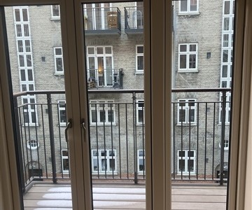 Lejlighed 2 værelses lejlighed m. Altan udlejes med mulighed for forlængelse