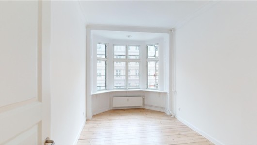 Lejlighed Charmerende og æstetisk 5-Værelses lejlighed på Østerbrogade