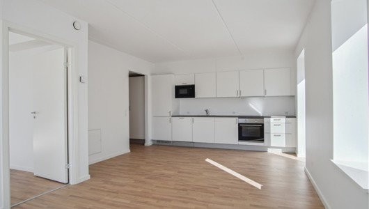 Lejlighed Flot, lys og rummelig 2-værelses