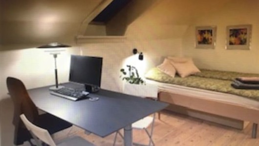 Værelse Hyggeligt værelse i taglejlighed - centralt i Roskilde