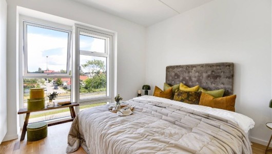 Lejlighed Lys 3 værelses lejlighed med stort badeværelse og indbyggede skabe