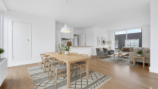 Lejlighed Rummelig 4-værelses lejebolig centralt i Valby